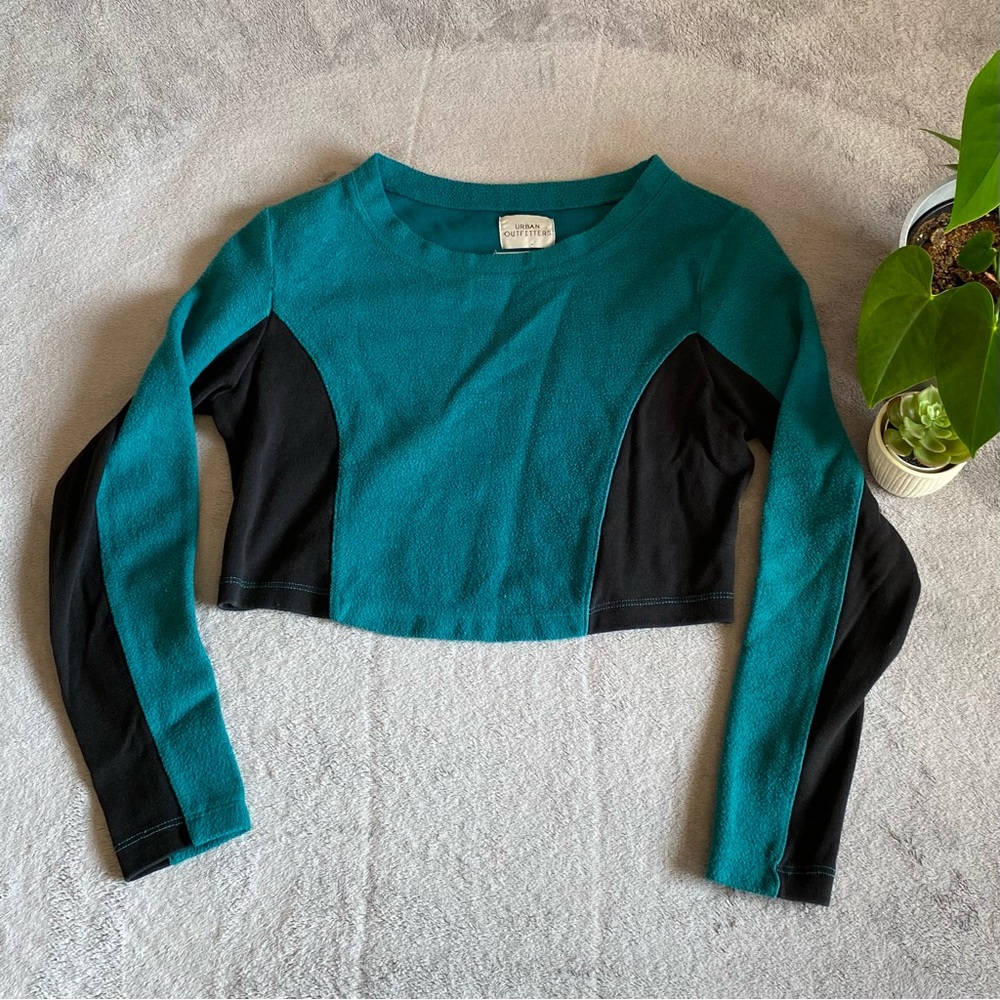 Urban outfitters green and black longsleeve top size L